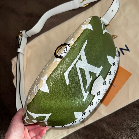 LOUIS VUITTON BUM BAG GIANT MONOGRAM KHAKI GREEN BEIGE FANNY PACK - Picture 11 of 14